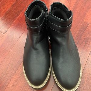 Black ankle boot’s! Only been worn twice.